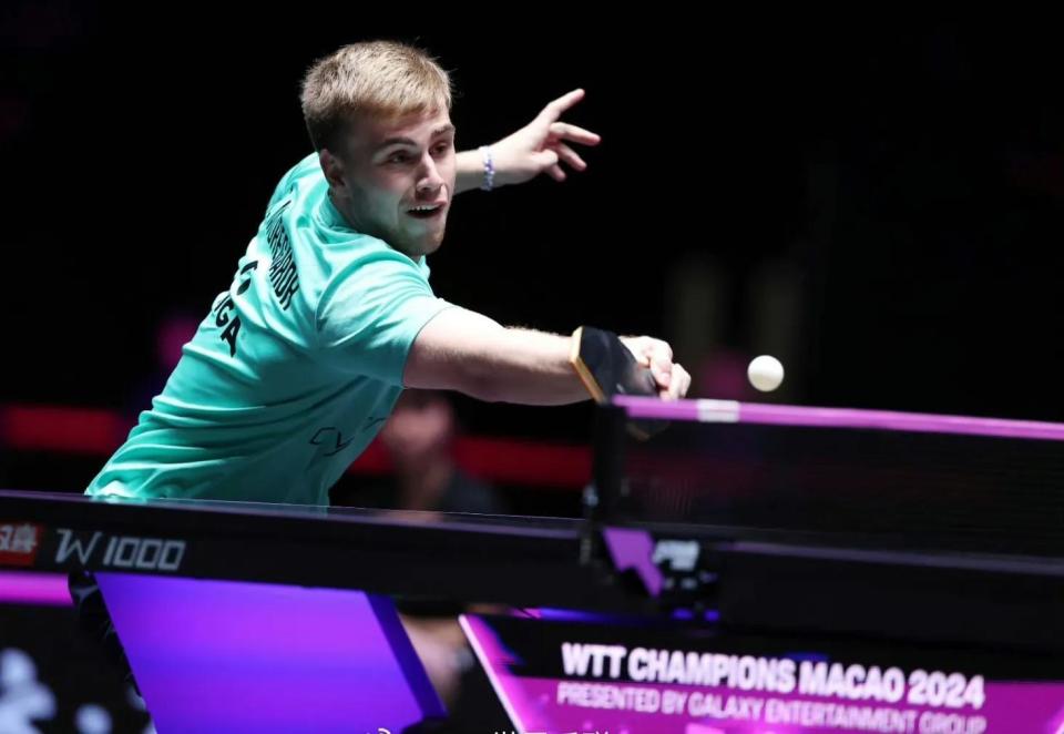 她都力求找 她都力求找