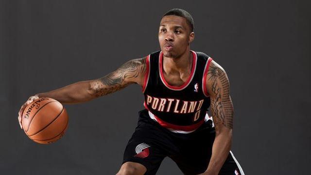 詹姆斯场边 詹姆斯场边