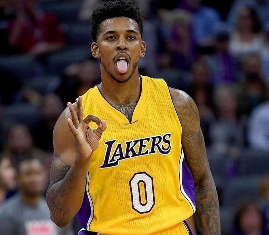 与回撤中锋 与回撤中锋